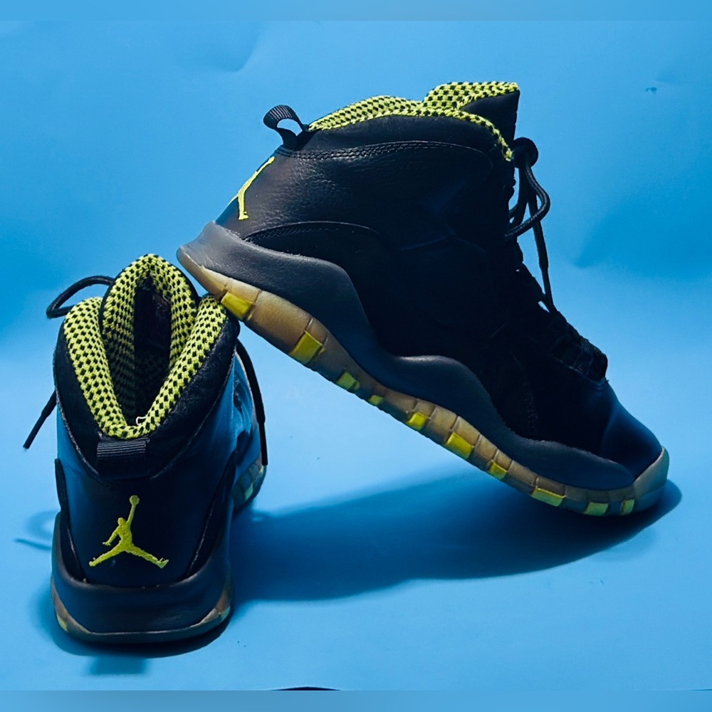 Nike 310806-033 Air Jordan 10 Retro GS Venom Green/Black 5Y Youth /(Women 6.5)